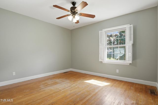 103 Sherwood Drive, Elizabethton, TN 37643