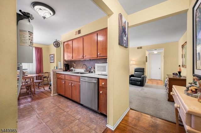 1300 Rock Ave F5, North Plainfield Boro, NJ 07060