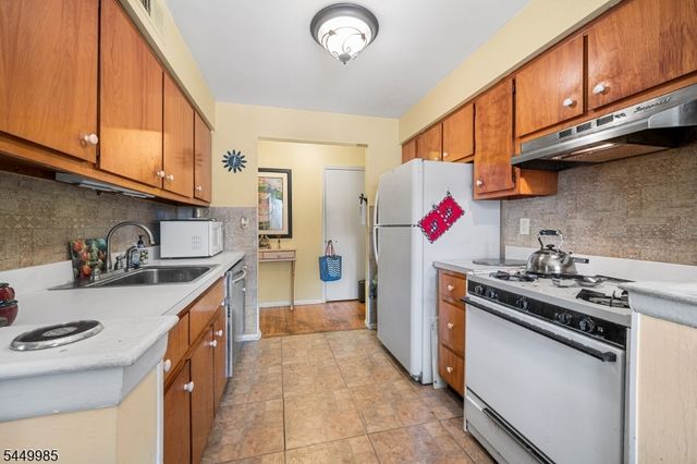 1300 Rock Ave F5, North Plainfield Boro, NJ 07060
