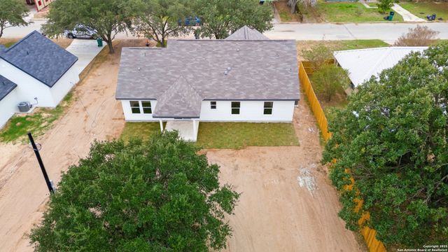 15129 Norvell, Lytle, TX 78052
