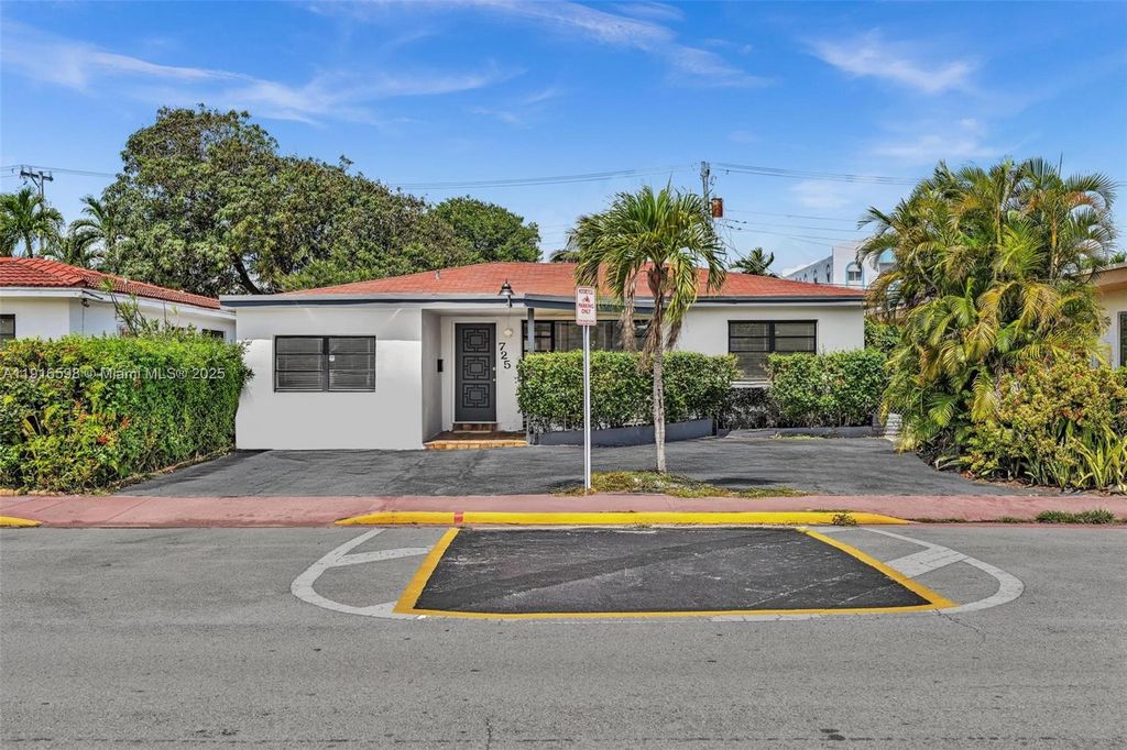 725 82nd St, Miami Beach, FL 33141