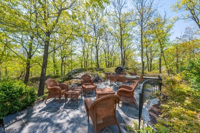 43 Brush Hill Rd, Kinnelon Boro, NJ 07405