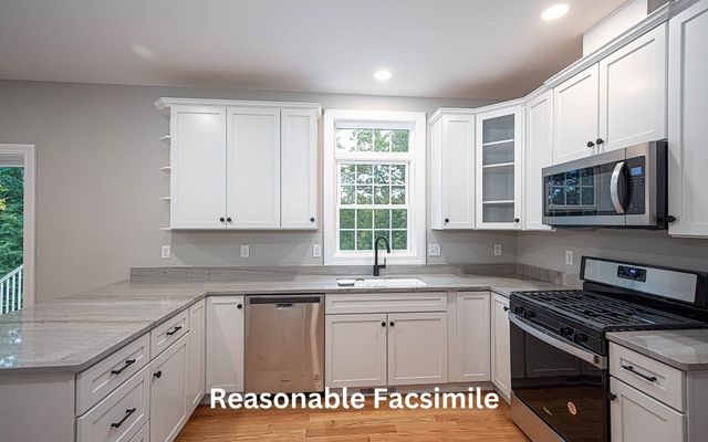 1 Southgate Drive, Londonderry, NH 03053