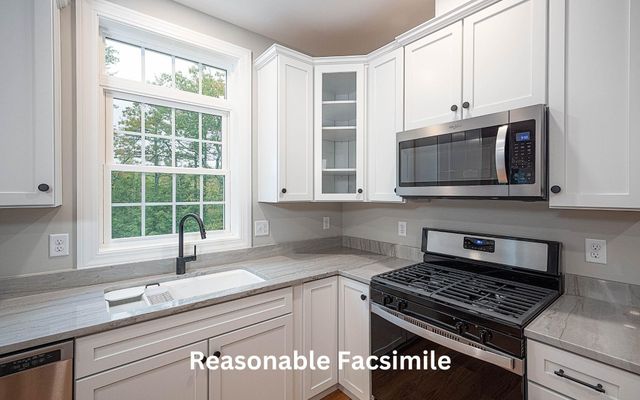 1 Southgate Drive, Londonderry, NH 03053