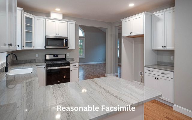 1 Southgate Drive, Londonderry, NH 03053