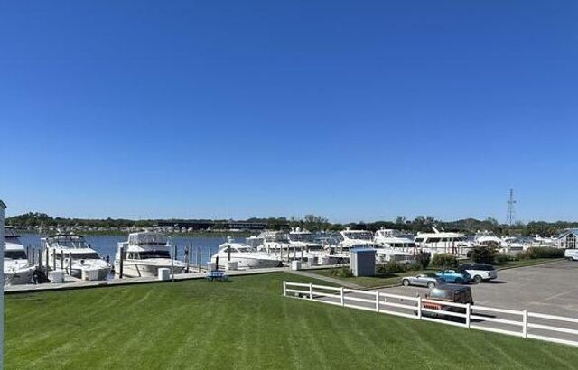 114 Millpoint Drive 14, Spring Lake Vllg, MI 49456