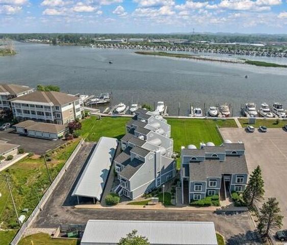 114 Millpoint Drive 14, Spring Lake Vllg, MI 49456