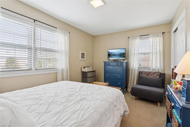 17 Bosch LN, Newport News, VA 23606