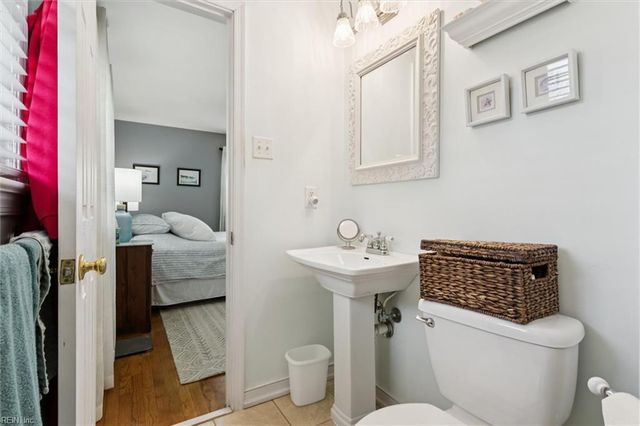 17 Bosch LN, Newport News, VA 23606