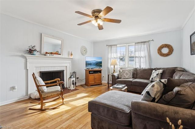 17 Bosch LN, Newport News, VA 23606