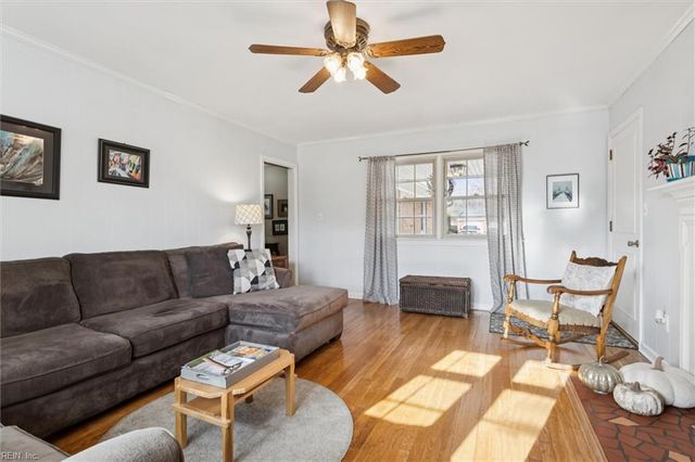 17 Bosch LN, Newport News, VA 23606