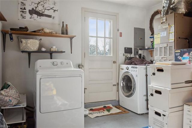 17 Bosch LN, Newport News, VA 23606