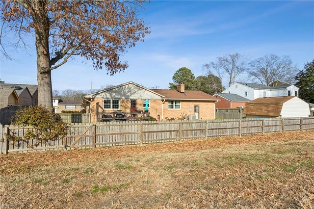 17 Bosch LN, Newport News, VA 23606