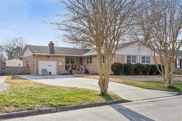 17 Bosch LN, Newport News, VA 23606