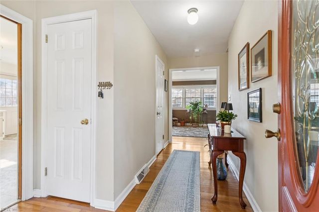 17 Bosch LN, Newport News, VA 23606