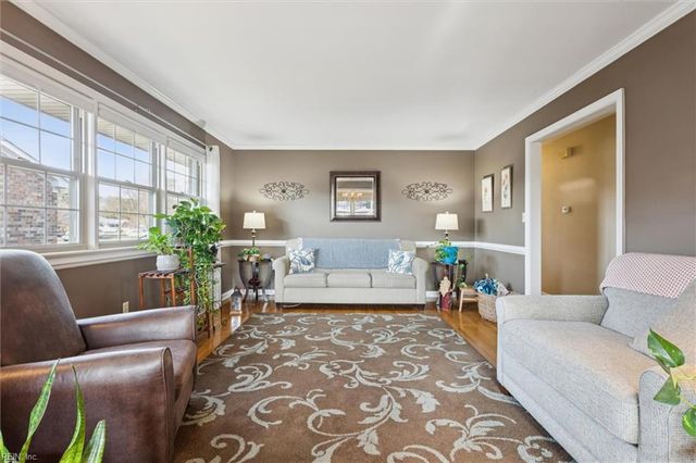 17 Bosch LN, Newport News, VA 23606