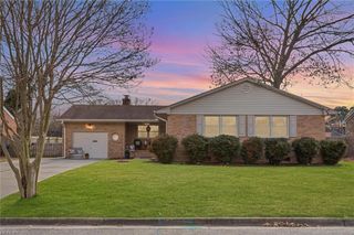 17 Bosch LN, Newport News, VA 23606