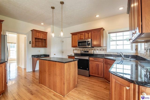 427 Deer Run Way, Elizabethtown, KY 42701