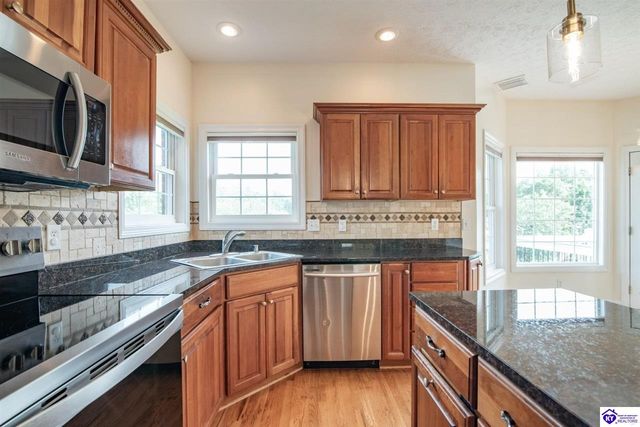 427 Deer Run Way, Elizabethtown, KY 42701