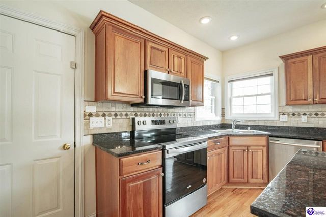 427 Deer Run Way, Elizabethtown, KY 42701