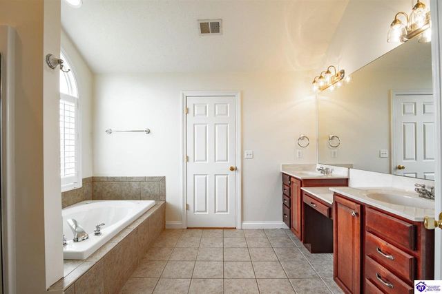 427 Deer Run Way, Elizabethtown, KY 42701