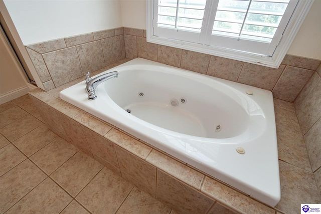 427 Deer Run Way, Elizabethtown, KY 42701