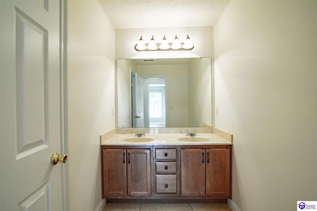 427 Deer Run Way, Elizabethtown, KY 42701