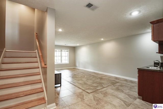 427 Deer Run Way, Elizabethtown, KY 42701