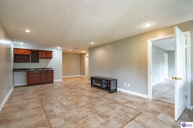 427 Deer Run Way, Elizabethtown, KY 42701