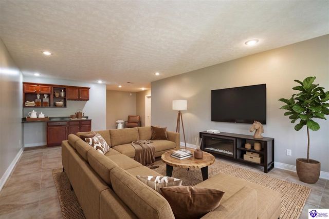 427 Deer Run Way, Elizabethtown, KY 42701