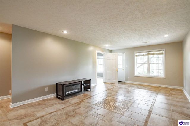 427 Deer Run Way, Elizabethtown, KY 42701