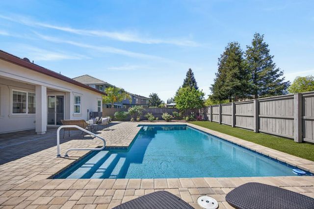 2833 Bickleigh Loop, Roseville, CA 95747