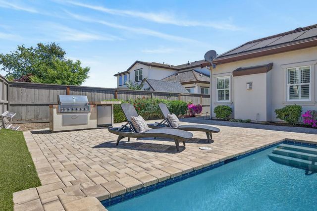 2833 Bickleigh Loop, Roseville, CA 95747