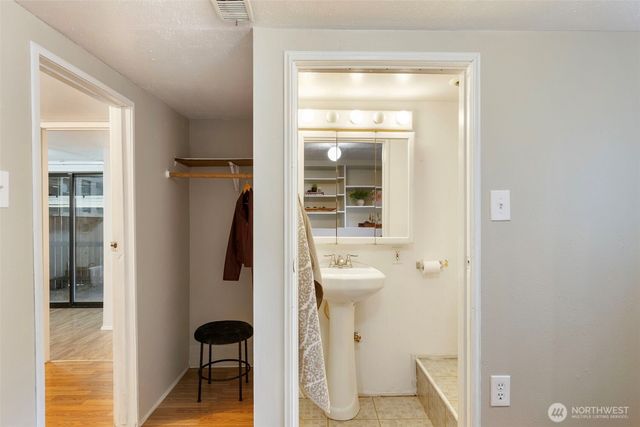 1819 S Marine Drive, Bremerton, WA 98312