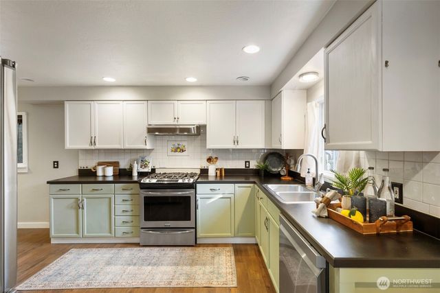 1819 S Marine Drive, Bremerton, WA 98312