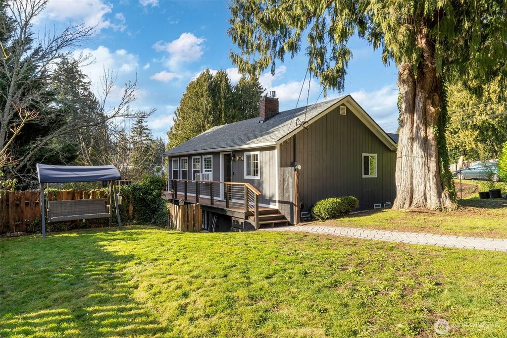 1819 S Marine Drive, Bremerton, WA 98312