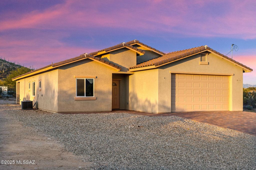 7660 S Sparrow Avenue, Tucson, AZ 85746