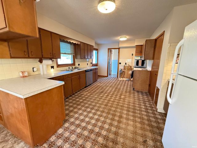 1326 N Vincennes Avenue, Petersburg, IN 47567