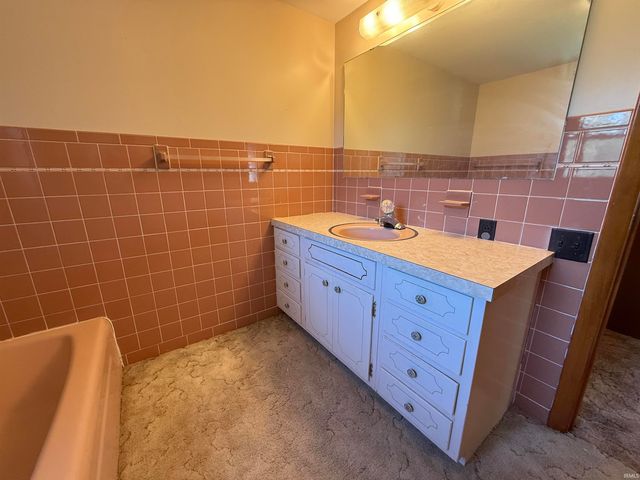 1326 N Vincennes Avenue, Petersburg, IN 47567