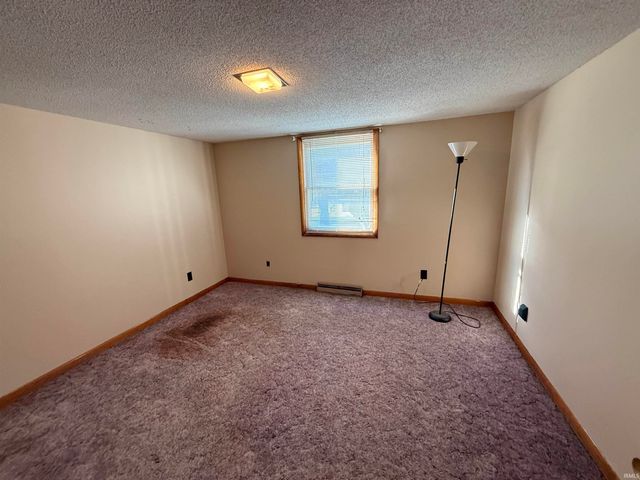 1326 N Vincennes Avenue, Petersburg, IN 47567