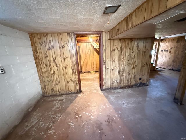 1326 N Vincennes Avenue, Petersburg, IN 47567