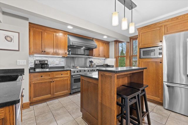 1216 Main STREET, Racine, WI 53403