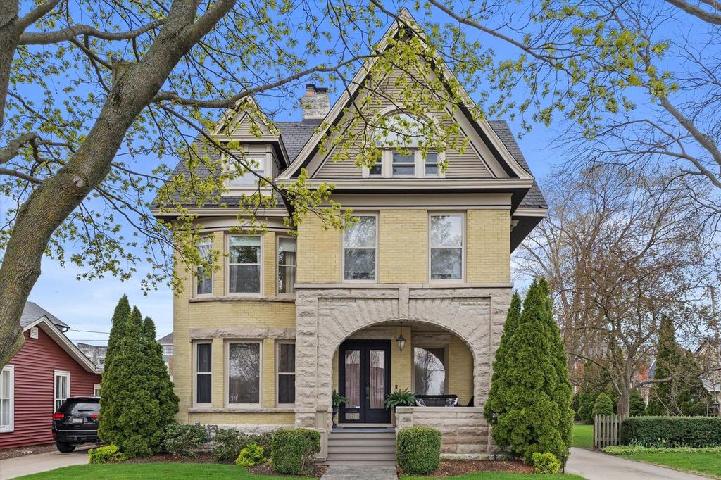 1216 Main STREET, Racine, WI 53403