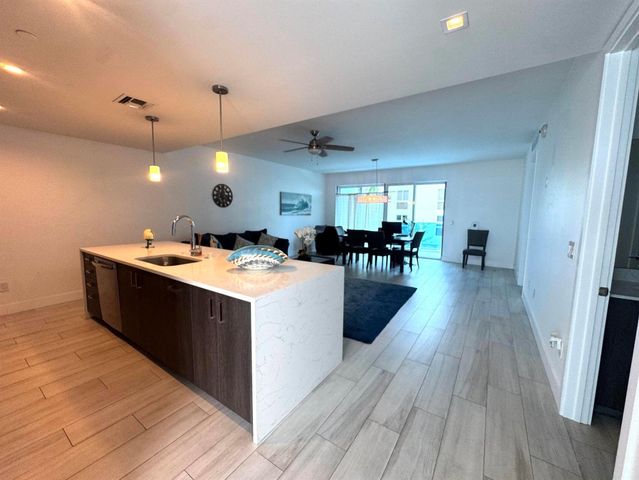 1 S Palmway 204, Lake Worth Beach, FL 33460