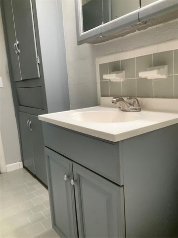 7923 Bayside Boulevard, Beach City, TX 77523