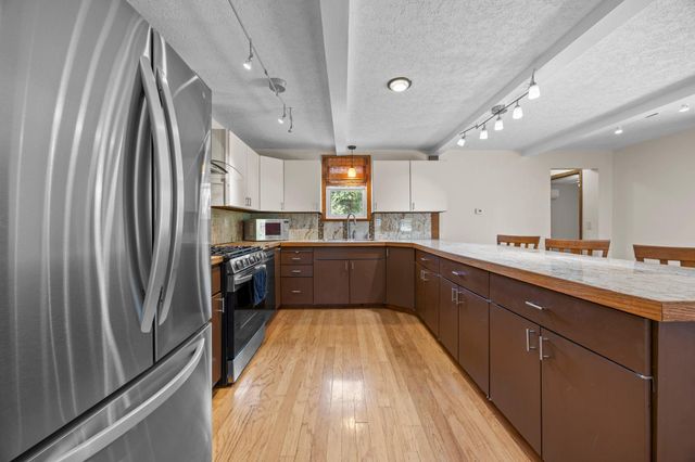 107 Hallam Avenue S, Mahtomedi, MN 55115