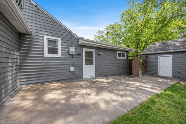 107 Hallam Avenue S, Mahtomedi, MN 55115