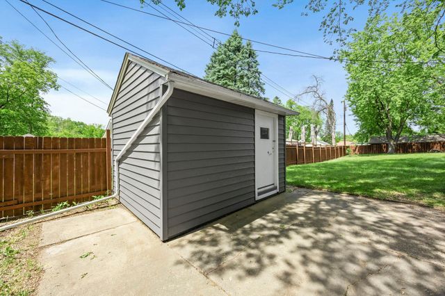 107 Hallam Avenue S, Mahtomedi, MN 55115