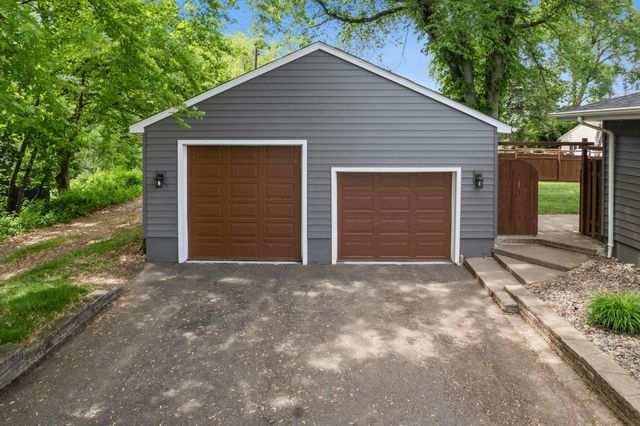 107 Hallam Avenue S, Mahtomedi, MN 55115
