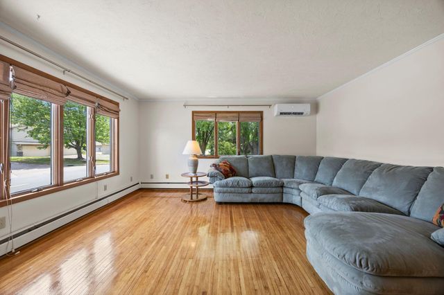 107 Hallam Avenue S, Mahtomedi, MN 55115